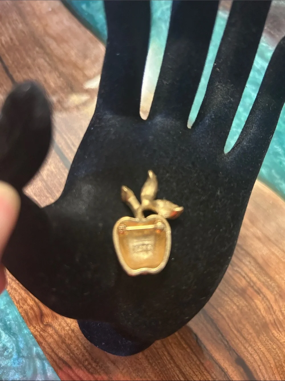 Avon Vintage/Retro Gold Tone 1970’s Apple Brooch Pin 17mm